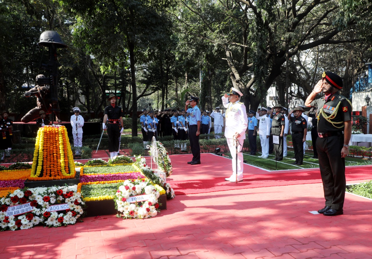 Homage Paid to the Heroes of 1971 Indo-Pak War during Vijay Diwas ...