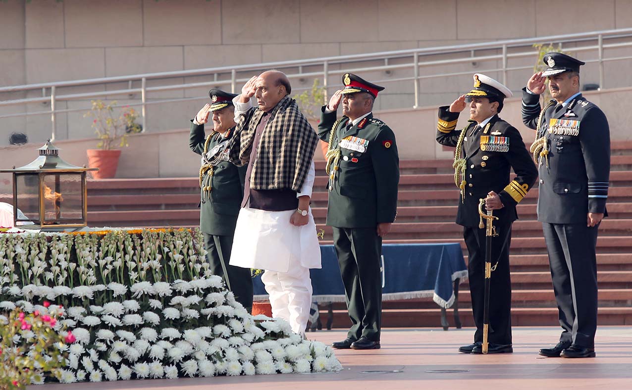 Defence Minister Rajnath Singh lays wreath at National War Memorial on ...